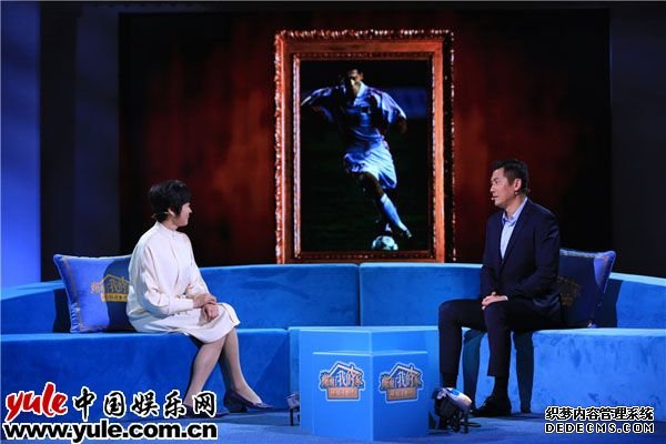 图:主持人敬一丹与杨晨